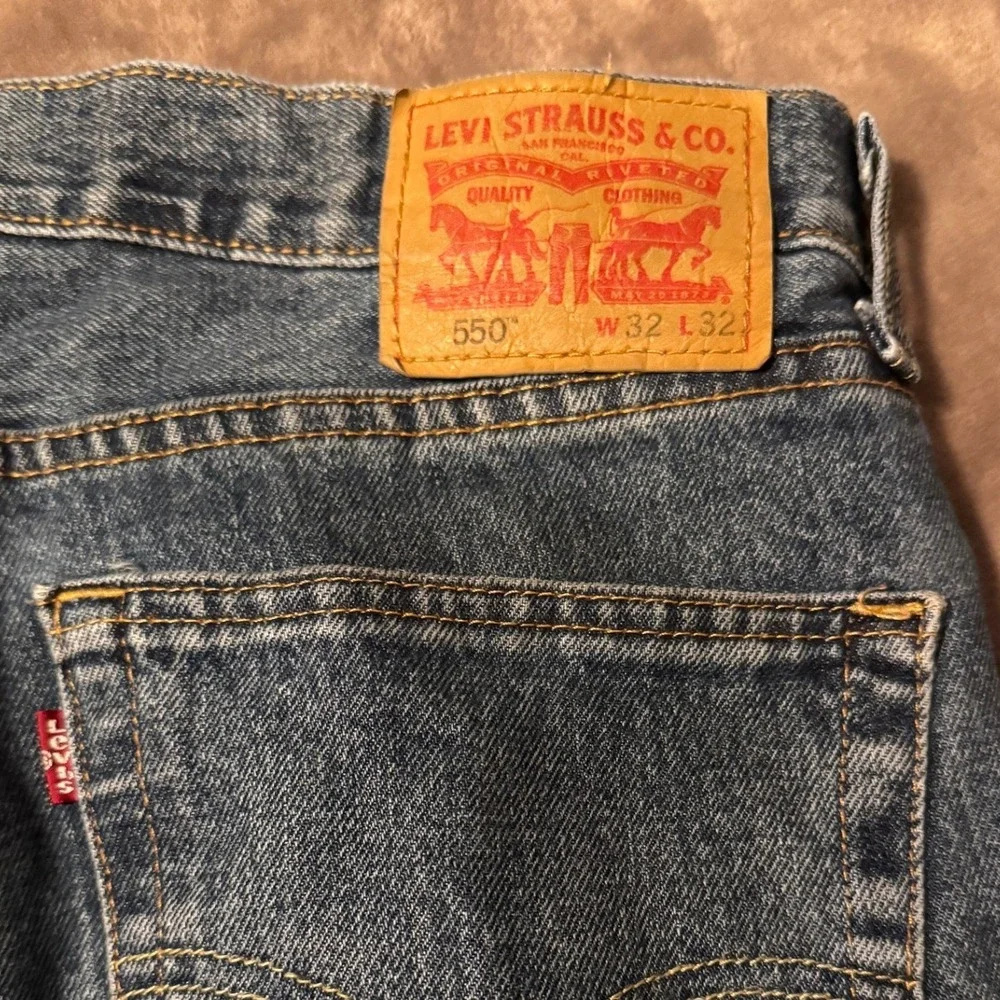 Levi's 550 Relaxed Fit Tapered Leg Blue Denim Jeans‎ Mens 32x32 Medium Wash